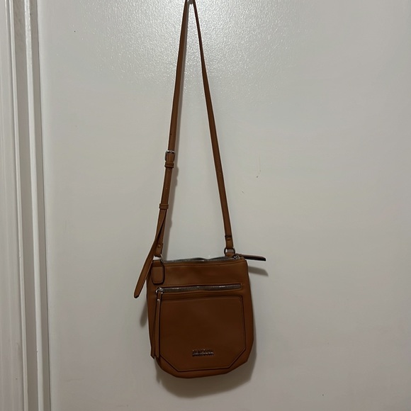 Crossbody. Adjustable strap. Carried about 3 times. No tears/stains/holes. - Picture 4 of 8